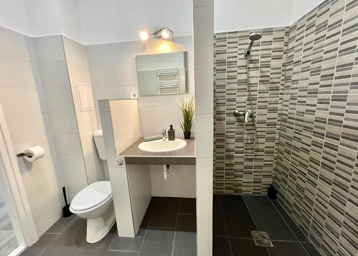 Relax With 2 Bedroom, 2 Bathroom For 6 People In The Centre Free Coffee *