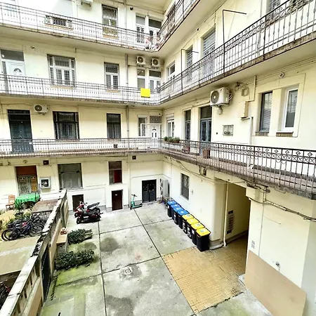 Relax With 2 Bedroom, 2 Bathroom For 6 People In The Centre Free Coffee アパート *