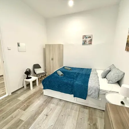 Relax With 2 Bedroom, 2 Bathroom For 6 People In The Centre Free Coffee * ブダペスト