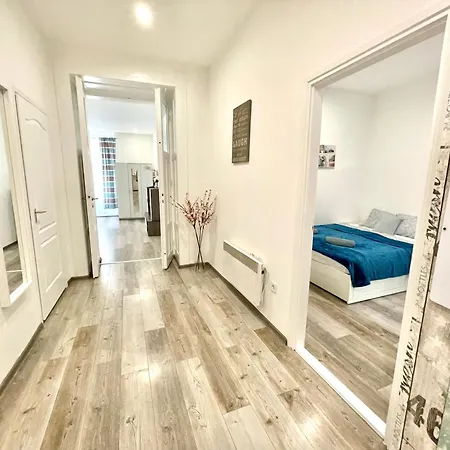 アパート Relax With 2 Bedroom, 2 Bathroom For 6 People In The Centre Free Coffee ブダペスト
