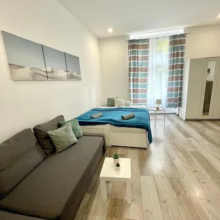 Relax With 2 Bedroom, 2 Bathroom For 6 People In The Centre Free Coffee ブダペスト