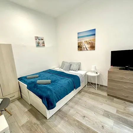 Relax With 2 Bedroom, 2 Bathroom For 6 People In The Centre Free Coffee アパート