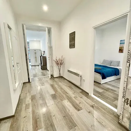 アパート Relax With 2 Bedroom, 2 Bathroom For 6 People In The Centre Free Coffee ブダペスト
